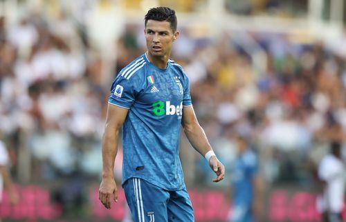 足球c罗成人之路视频,从街头少年到足球巨星的蜕变之路