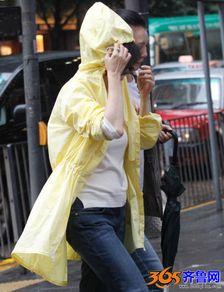 成人雨衣地里干活视频播放,成人雨衣助力田间作业风采展示