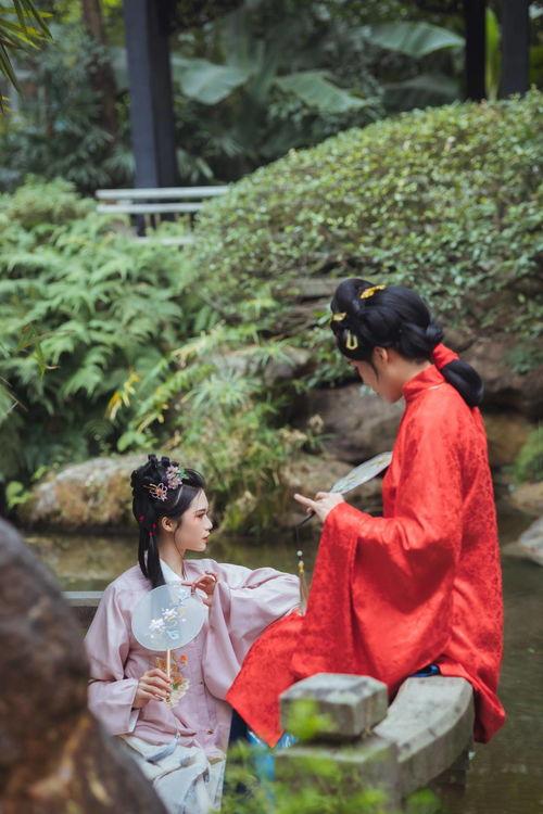 母女成人汉服冬装视频,母女共赏汉服冬装风采