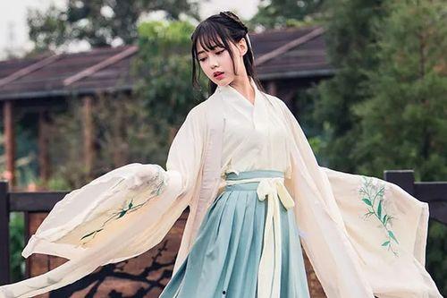 汉服女成人穿法视频,成人女性汉服穿搭教程解析
